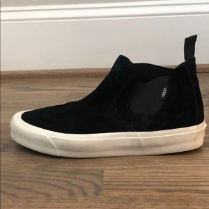 Black suede vans